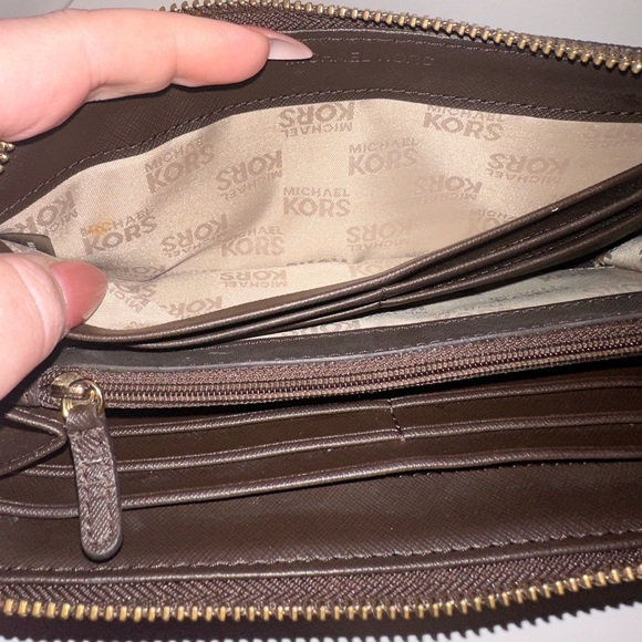 Michael Kors EUC Brown Signature Grained Coated Canvas and Leather Wallet - Picture 9 of 17